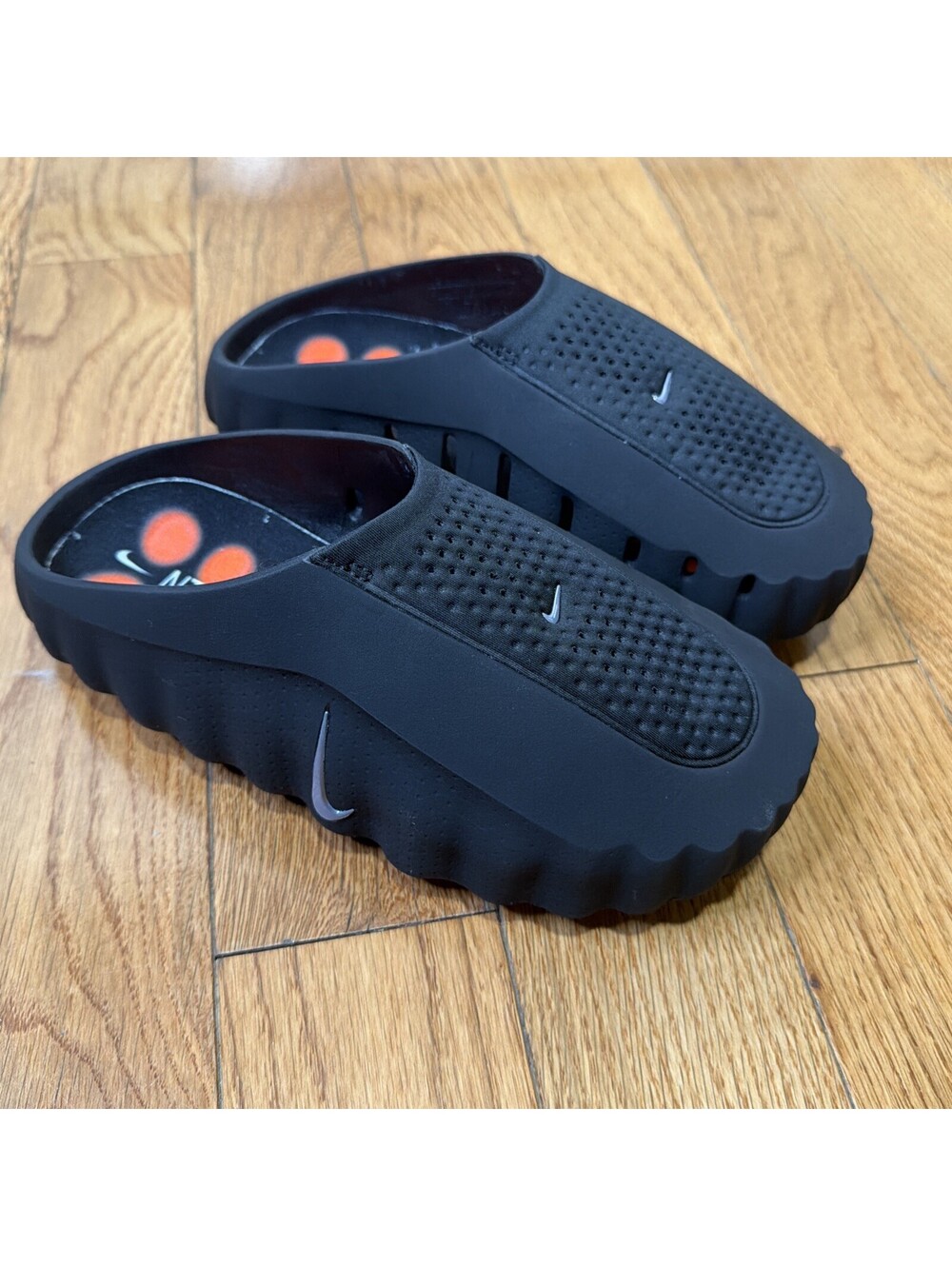 Men’s Size 7  , W8  Nike Mind 001 - HQ4307-001 Black/Chrome-Hyper Crimson